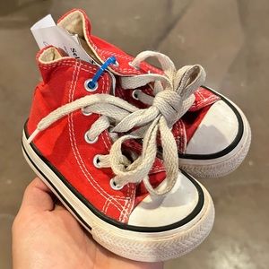Size toddler 5 Converse high tops